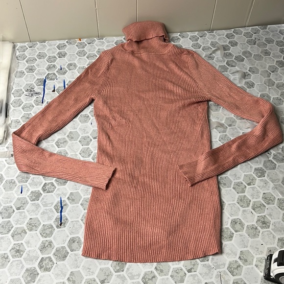 Ambiance Apparel Small Pink Long Sleeve Formfitting Stretchy Turtle Neck Sweater - Picture 1 of 5